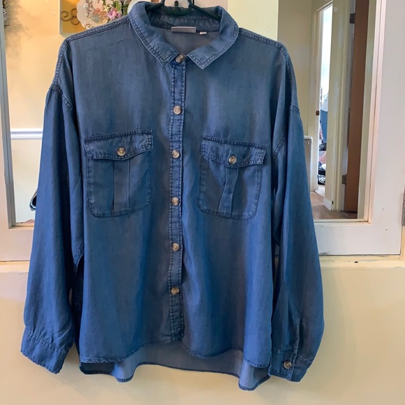 SO Tops - 3/$10🌼 NWOT Women’s Denim blouse